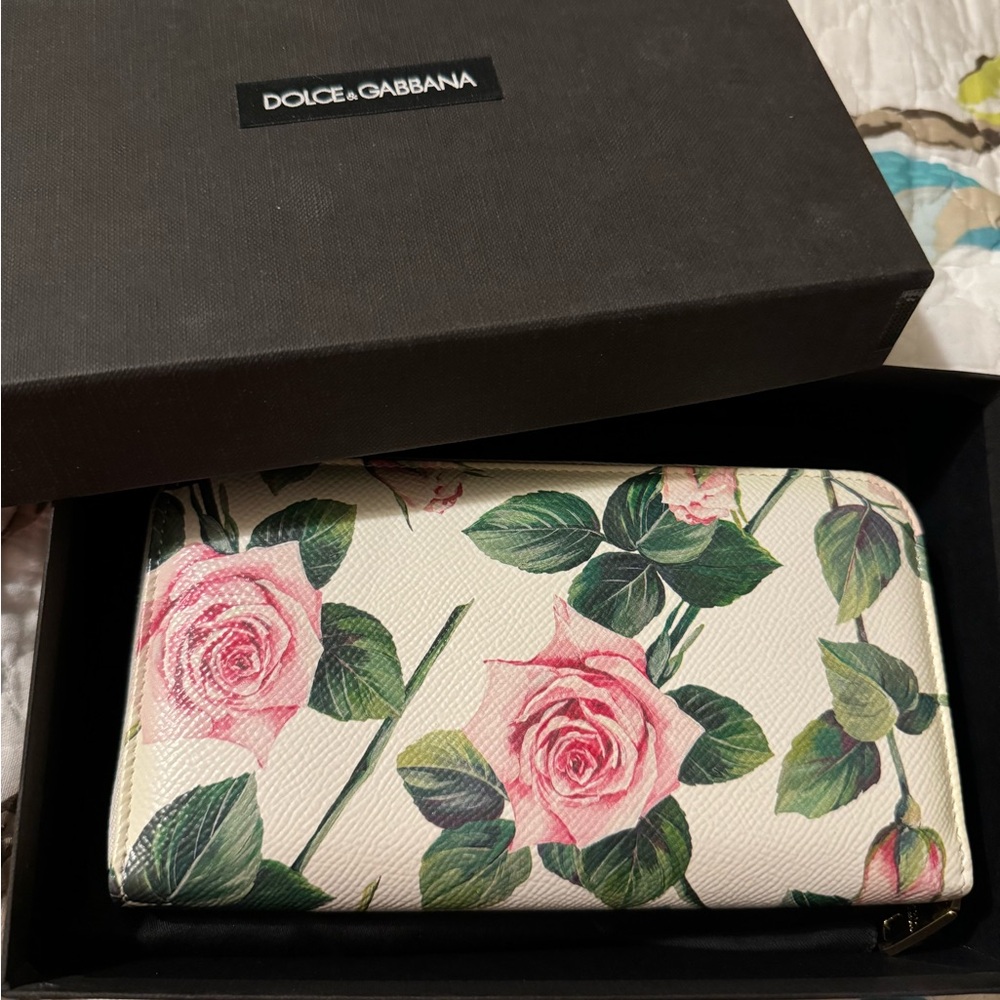 Brand New Dolce & Gabbana Leather Roses Wallet